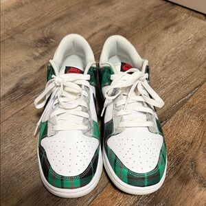 Nike Plaid Green and White Low-Top Sneakers